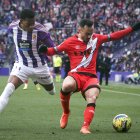El extremo tricolor Gonzalo Plata (i) fue titular en el Valladolid que no levanta cabeza en la liga española.