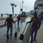 El Malecón de Salinas fue cerrado por fuerte oleaje