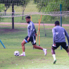 Caín Fara, tiene 28 años. Nació en Rosario, Argentina. Ha jugado en Rosario Central, Juventud Antoniana, Estudiantes, Sol de América (Paraguay), Tigre, Aucas y Emelec.