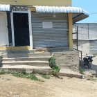 El artefacto fue dejado en el exterior de esta vivienda esquinera, en el sector de la Balerio Estacio.