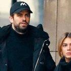 Gerard Pique trata de consolar a su novia de los ataques y le habría hecho arreglar los labios