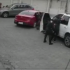 n un video difundido en redes sociales se observa el momento en que intentar secuestrar a un hombre.