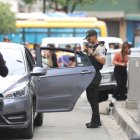 Familiares de la víctima lo trasladaron hasta un centro de salud, pero murió en el vehículo.