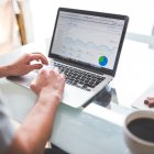 Fue despedido porque se autollamaba para evitar atender a los clientes