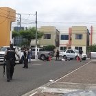 Los asesinatos se registraron en el interior de esta urbanización. Tres cadáveres quedaron afuera la casa y dos dentro.