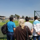 Varias personas que pasaban por el Parque Olaya Herrera, de Bogotá, se acercaron para ver el entrenamiento de Ecuador.