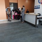 Sus familiares aseguran que la progenitora sufre violencia de género por parte de su pareja actual, quien es padre de su segundo hijo.