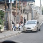 Allegados acudieron al hogar del bebé, en El Fortín, para velar sus restos.