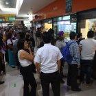 Ciudadanos de Guayaquil buscan boletos hacia otras localidades.