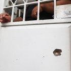 Uno de los tiros que impactó a Nancy Ríos quedó en la puerta de la casa de sus vecinos.