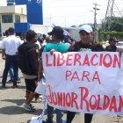 Familiares y allegados de alias JR piden su liberación en los exteriores de la 'Peni'