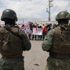 Con carteles en mano, simpatizantes de JR llegaron a la Regional para exigir su libertad.