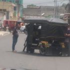 El conductor de esta tricimoto fue baleado en la parroquia Pascuales.