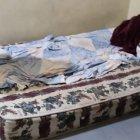 El mayor de la Policía estaba sobre este colchón.