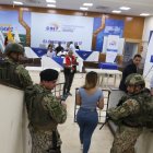 En las instalaciones del CNE se dieron declaraciones a la prensa.