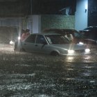 Varias calles de Guayaquil quedaron como lagunas luego del aguacero de la tarde y noche del jueves 9 de febrero.