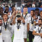 Real Madrid levanta su quinta corona de campeón