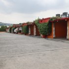 Una amante fue ayudada a salir de un motel cuando llegó la 'oficial' de su compañero de 'cuerpeo'.