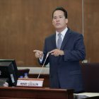 Henry Cucalón asumió el cargo de ministro de Gobierno en febrero de 2023, tras la renuncia de Francisco Jiménez.