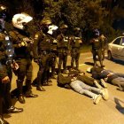 En poder de los sospechosos hallaron una subametralladora y cartuchos sin percutir.