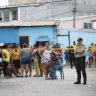 Con seis tiros asesinaron a Catalina. Allegados desconsolados lloraron su muerte.