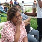 Irma Banchón, abuela paterna del chico, llora desconsolada su muerte.