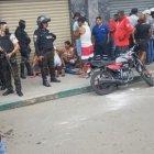 Familiares de la víctima intentaron realizar su propio levantamiento del cadáver y trataron de llevarse el cuerpo a su casa.