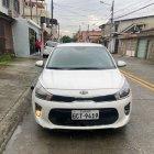 El vehículo robado apareció abandonado en Guayacanes.