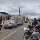 La Policía Nacional indaga si se trata o no de una muerte de carácter violento. Para tener mayores certezas, el cuerpo fue llevado al Centro Forense de Manta.