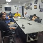 El presidente del COE, Jorge Delgado Panchana, junto a varios representantes de ecuatorianas por deporte, en la reunión de este jueves 2 de marzo.