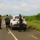 Policía realiza inspecciones a los diferentes vehículos