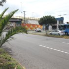 La víctima era presidente de una compañía de textiles. El vehículo que conducía fue dejado a 15 kilómetros. Al frente de la escena del crimen hay una Unidad de Policía  Comunitaria abandonada.