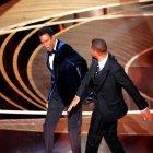 Fue en una premiación que Will Smith le dio una bofetada a Chris Rock.