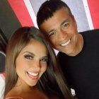 Los cantantes durante las grabaciones de la canción.