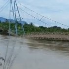 El estado en que ha quedado el puente que une los cantones Durán y Yaguachi.