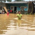Por el desbordamientos de los afluentes, decenas de familias pasan peripecias para 'parar la olla'.