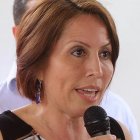 La exministra correísta abandonó la embajada Argentina en Quito, la noche de ayer.