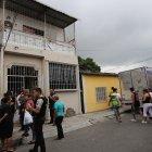 Al establecimiento llegaron agentes policiales para retirar el cadáver e iniciar las indagaciones.