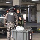 Policía detona artefacto explosivo en centro comercial