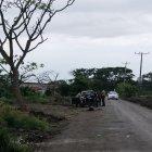 El cuerpo de la mujer fue hallado en la carretera. Estaba con ropa de dormir.