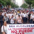 El líder de Fetug, Christian Sarmiento, junto al resto de transportistas exigen el aumento del pasaje de bus a 40 centavos.