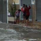 Se recomienda a los conductores usar vías alternas ante las inundaciones de calles principales.