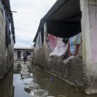 Vista de las afectaciones en la comunidad de Puerto La Cruz, el 24 de marzo de 2023 en la isla Mondragón en la provincia del Guayas (Ecuador).
