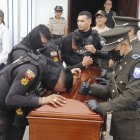 En el Cuartel Modelo de la Policía, colegas del uniformado asesinado estuvieron presentes en un homenaje que se realizó al mediodía de este martes.
