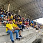 Los fanáticos ecuatorianos aprovecharon para ver el choque entre Colombia y Uruguay.