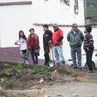 Comuneros ya no pueden entrar a la zona cero de Alausí para buscar sus parientes por los riesgos.