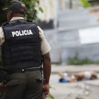 Una de las víctimas habría agonizado en la escena.