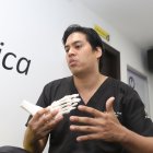 El tecnólogo Judson Morán Kuffo sostiene que lo ideal es tener dos o más pares de zapatos para cambiarlos entre los días.