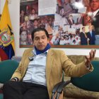 Su gobierno cayó hace 18  años tras las protestas ciudadanas como parte de ‘la revolución de los forajidos’. Su partido político aún existe.