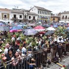 La Plaza San Francisco se llenó de feligreses durante la misa campal.